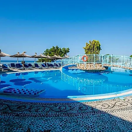 Karpathios Pefkos 酒店