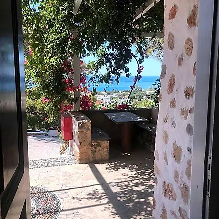 酒店 Karpathios Pefkos 3*
