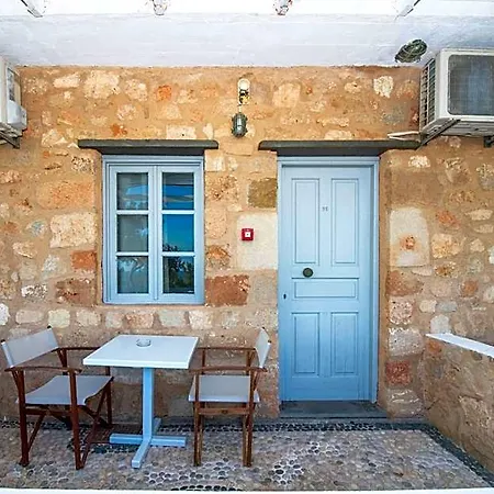 酒店 Karpathios Pefkos 3*