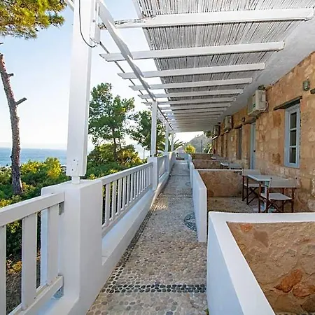 Karpathios Pefkos 酒店